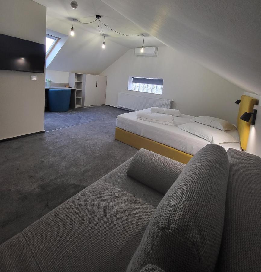 Xo Residence Arad Bagian luar foto