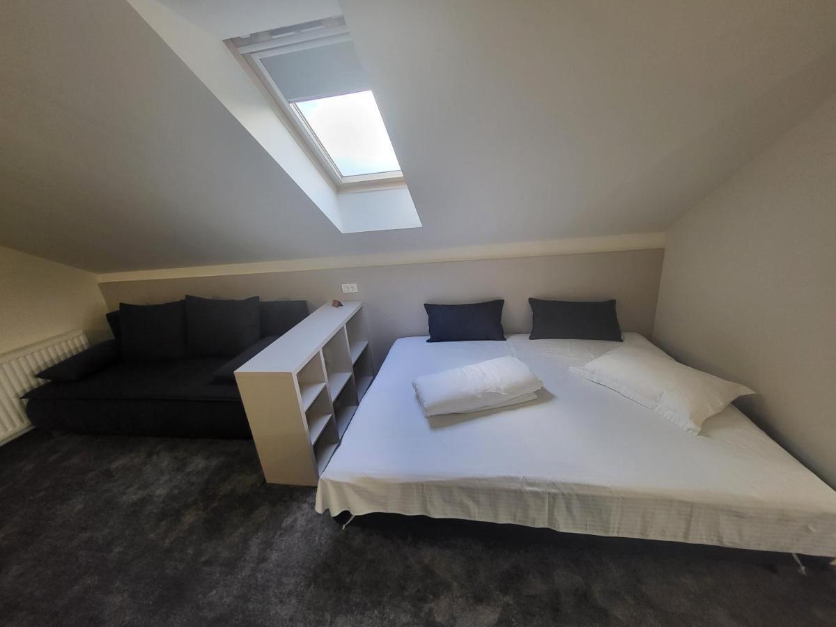 Xo Residence Arad Bagian luar foto