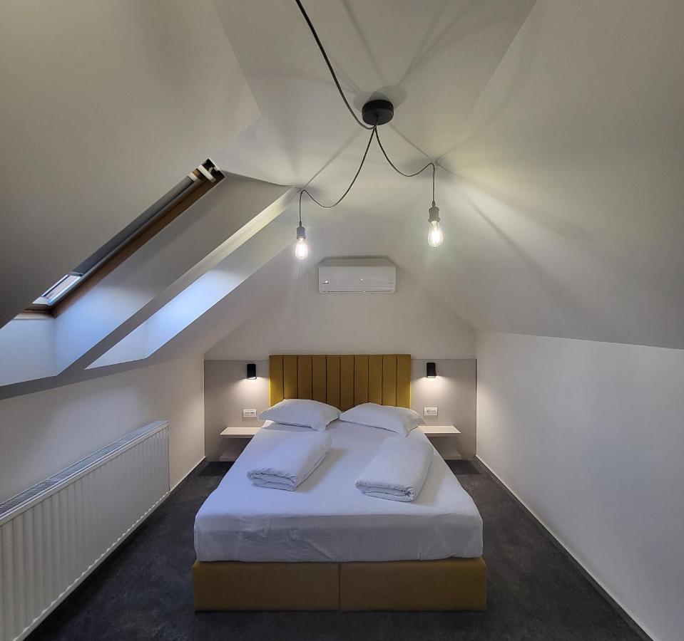 Xo Residence Arad Bagian luar foto