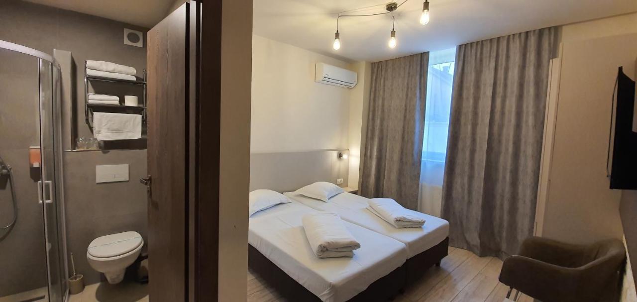 Xo Residence Arad Bagian luar foto