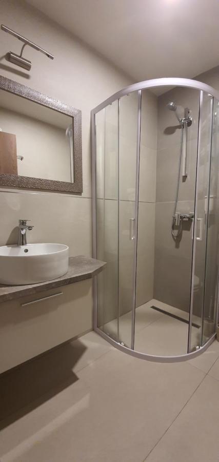 Xo Residence Arad Bagian luar foto