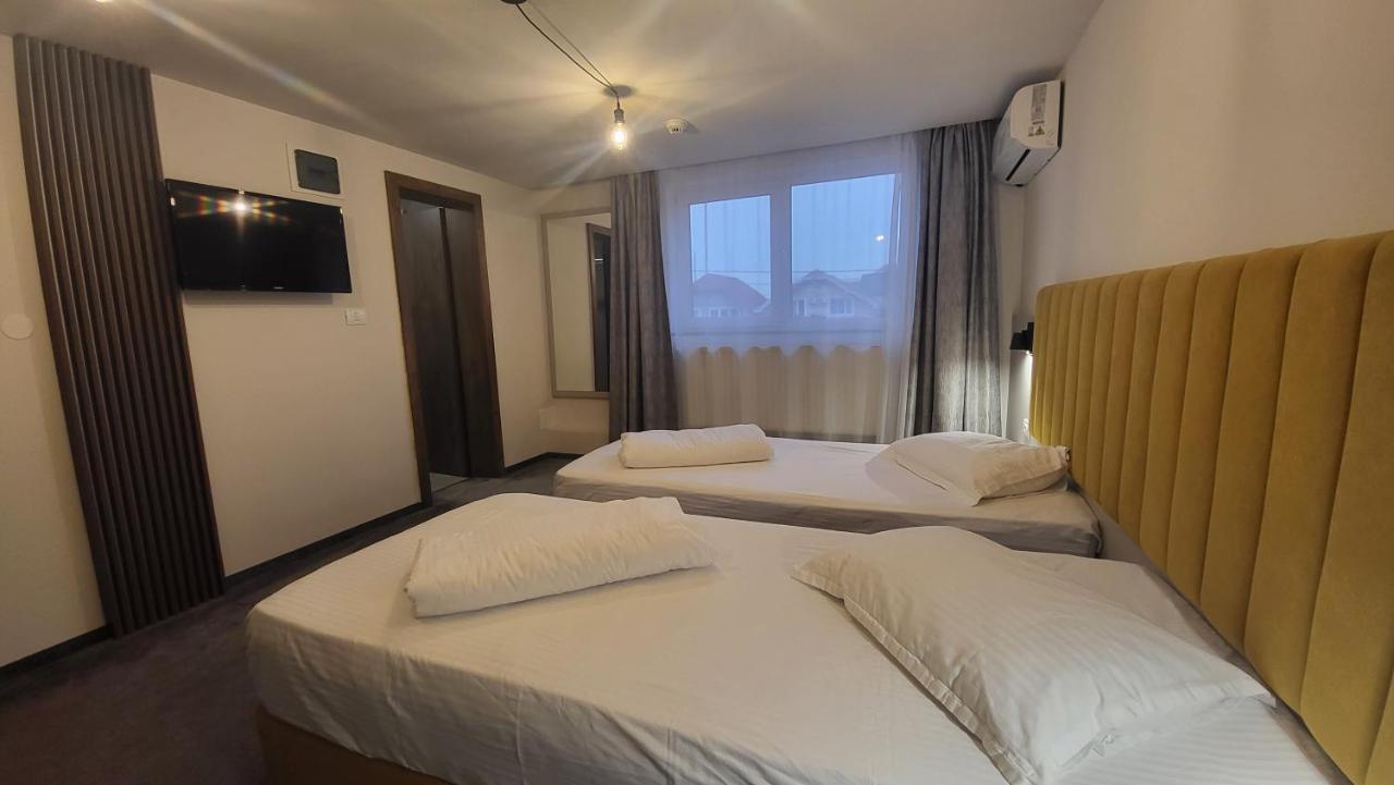 Xo Residence Arad Bagian luar foto